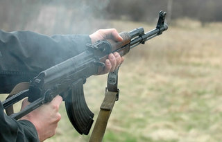 В Ставрополе молодые люди устроили стрельбу из автомата Калашникова