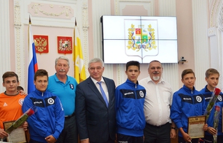 В Ставрополе чествовали футболистов детского клуба «Космос», подравшихся на турнире в Норвегии