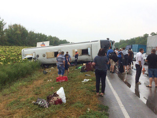 Автобус «Ставрополь-Москва» перевернулся в результате ДТП в Ростовской области