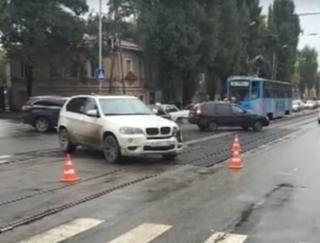 В Пятигорске водитель устроил 40-минутный затор на трамвайных путях