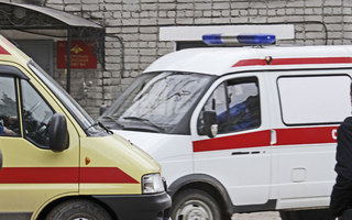В Пятигорске водитель скутера врезался в автомобиль и получил серьезные травмы
