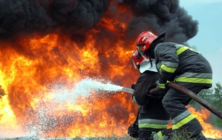 В Железноводске очевидцы сняли сильный пожар на видео