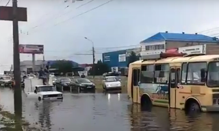 Улицы Ставрополя затопило после сильного ливня