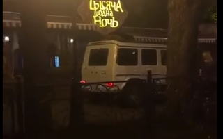 Полиция разыскивает автохама, заехавшего на тротуар в Пятигорске