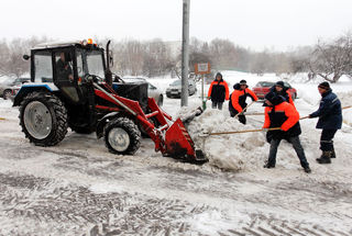 Губернатор Ставрополья поручил направить дополнительные средства на очистку дорог от снега