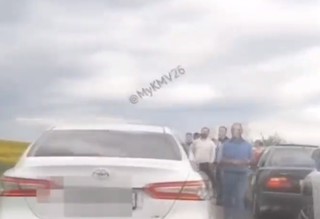На Ставрополье участников свадебного кортежа привлекли к ответственности за перекрытие дороги