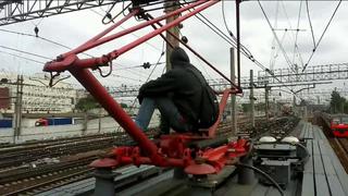 На Ставрополье подросток получил удар током на крыше поезда