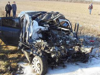 На Ставрополье при столкновении легковушки и КамАЗа погибла женщина-водитель