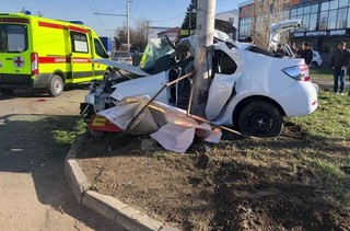 В Ставрополе водитель иномарки разбился насмерть, врезавшись в столб
