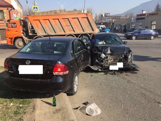 В Пятигорске при столкновении двух автомобилей пострадал пожилой водитель