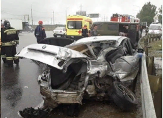 Четыре человека пострадали при столкновении УАЗа и BMW на Ставрополье