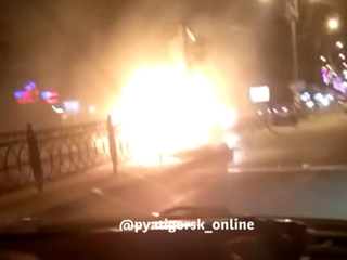 В Пятигорске случайные свидетели спасли из горящего автомобиля двух человек