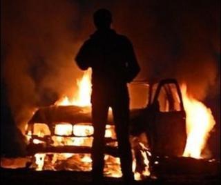 В Пятигорске сожгли автомобиль вместе с водителем