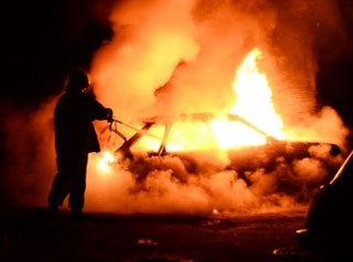 На одной из улиц Пятигорска сгорел автомобиль