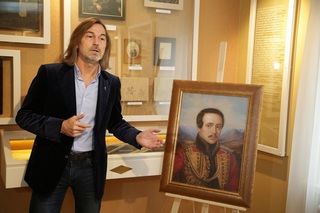 Никас Сафронов подарил пятигорскому музею несколько картин