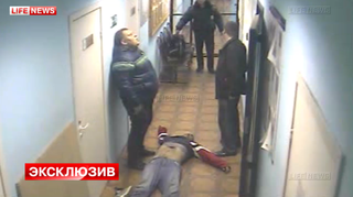 Полицейские из Минвод пытались сдать в багаж умирающего мужчину