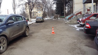 В Пятигорске два студента спасли школьника, вытащив из-под колес сбившей его иномарки