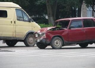 В Ставропольском крае при столкновении автомобиля с маршруткой пострадали четыре человека