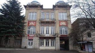 Из-за прорыва в трубе краевой театр оперетты в Пятигорске остался без отопления