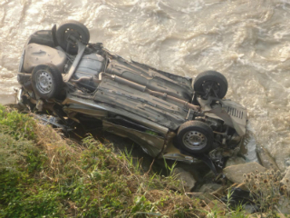 В Грачевском районе Ставрополья автомобиль с уснувшим водителем упал в реку