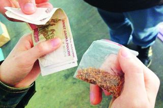 Полицейские из Ставрополя задержаны за продажу спайсов