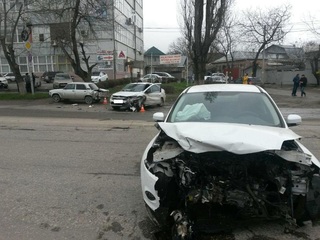 В Пятигорске при столкновении трех автомобилей пострадал двое человек