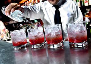 СМИ: С нового года российские бары и рестораны могут остаться без алкоголя