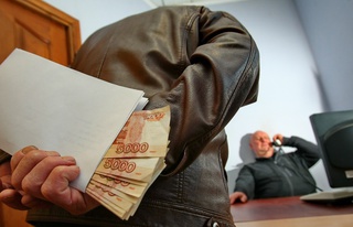 Экс-сотрудников администрации Невинномысска подозревают во взяточничестве