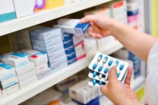 На закупку лекарств для лечения пациентов с COVID-19 направили еще 77 млн рублей