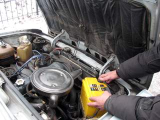 В Пятигорске из припаркованного на улице грузовика украли аккумуляторы