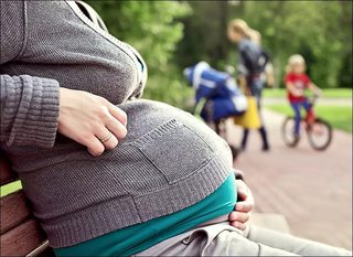 В Пятигорске средь бела дня ограбили беременную женщину