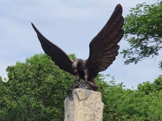 В Железноводске установили самую большую на КМВ скульптуру орла