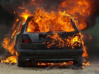 В Кисловодске воры обчистили и сожгли автомобиль
