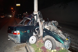 В Пятигорске молодой водитель погиб, врезавшись в уличный фонарь
