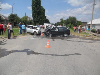 В ДТП на Ставрополье столкнулись 3 автомобиля, пострадали 6 человек