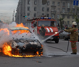 В Пятигорске сожгли иномарку представительницы МММ