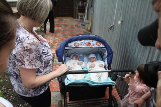 Фонд "Будущее Пятигорска" с 2012 года подарил 78 колясок семьям с двойнями