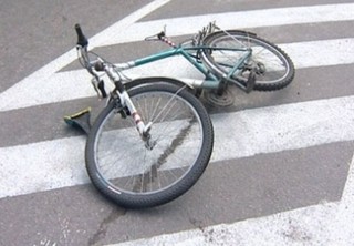 В Пятигорске полицейский на служебном автомобиле сбил велосипедиста
