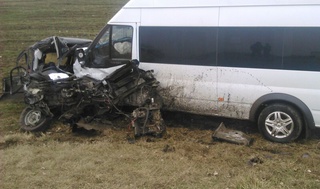 В Ставрополе водитель легковушки погиб при столкновении с двумя автобусами
