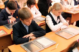 К 2015 году у всех российских учебников появятся электронные версии