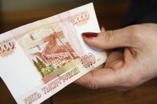 В Пятигорске мошенница обманула продавца с помощью 5-тысячной купюры