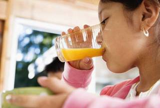 В Буденновске 4-летняя девочка получила химический ожог, выпив фруктовый сок