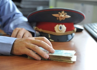 Двое сотрудников полиции на Ставрополье попались на взятке в 3,5 млн рублей