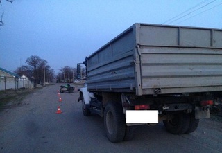 На Ставрополье пьяный мотоциклист врезался в грузовик
