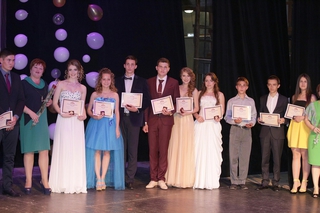 Лучшим выпускникам Пятигорска вручили золотые и серебряные медали