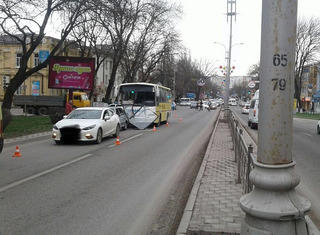 В Пятигорске в тройном ДТП с автобусом пострадал пассажир