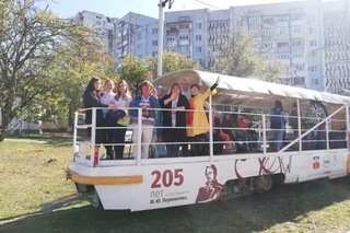По улицам Пятигорска проехал «Поэтический трамвай»