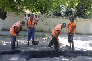 В Пятигорске ямочный ремонт дорог и реконструкция тротуаров выполнены на 75% и 45%