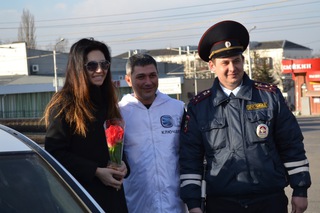 На дороги Ставрополья вышли "Цветочные патрули"