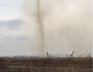 Жители одного из районов Ставрополья сняли на видео пыльный смерч